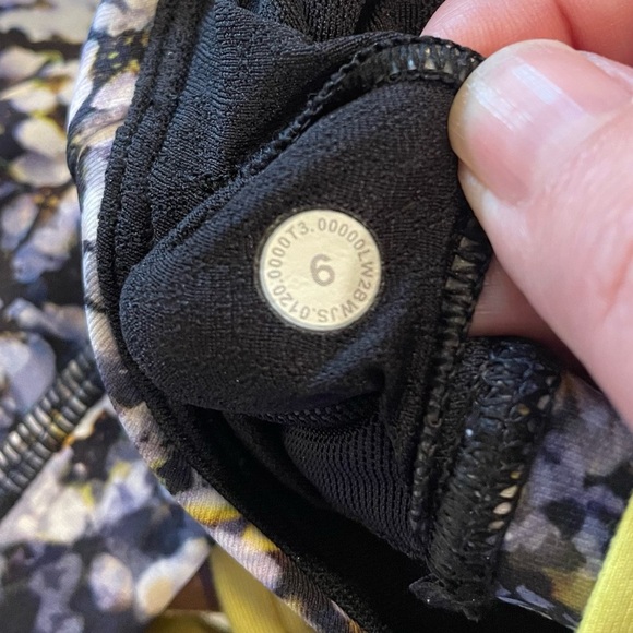 Lululemon Free to Bs Serene Bra High Neck *Light Support (C/D Cup) Floral - Picture 10 of 10